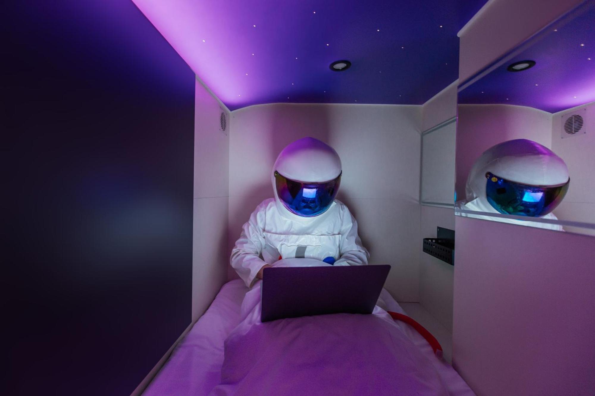 Capsule Hotel Constellation 91 Lviv Dış mekan fotoğraf